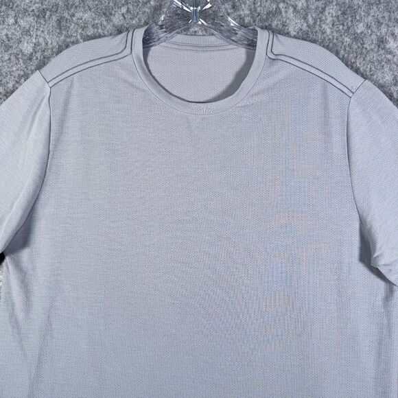 Vuori Shirt Mens Size Medium Gray Viewpoint Short Sleeve T Shirt Run Workout - Picture 1 of 10